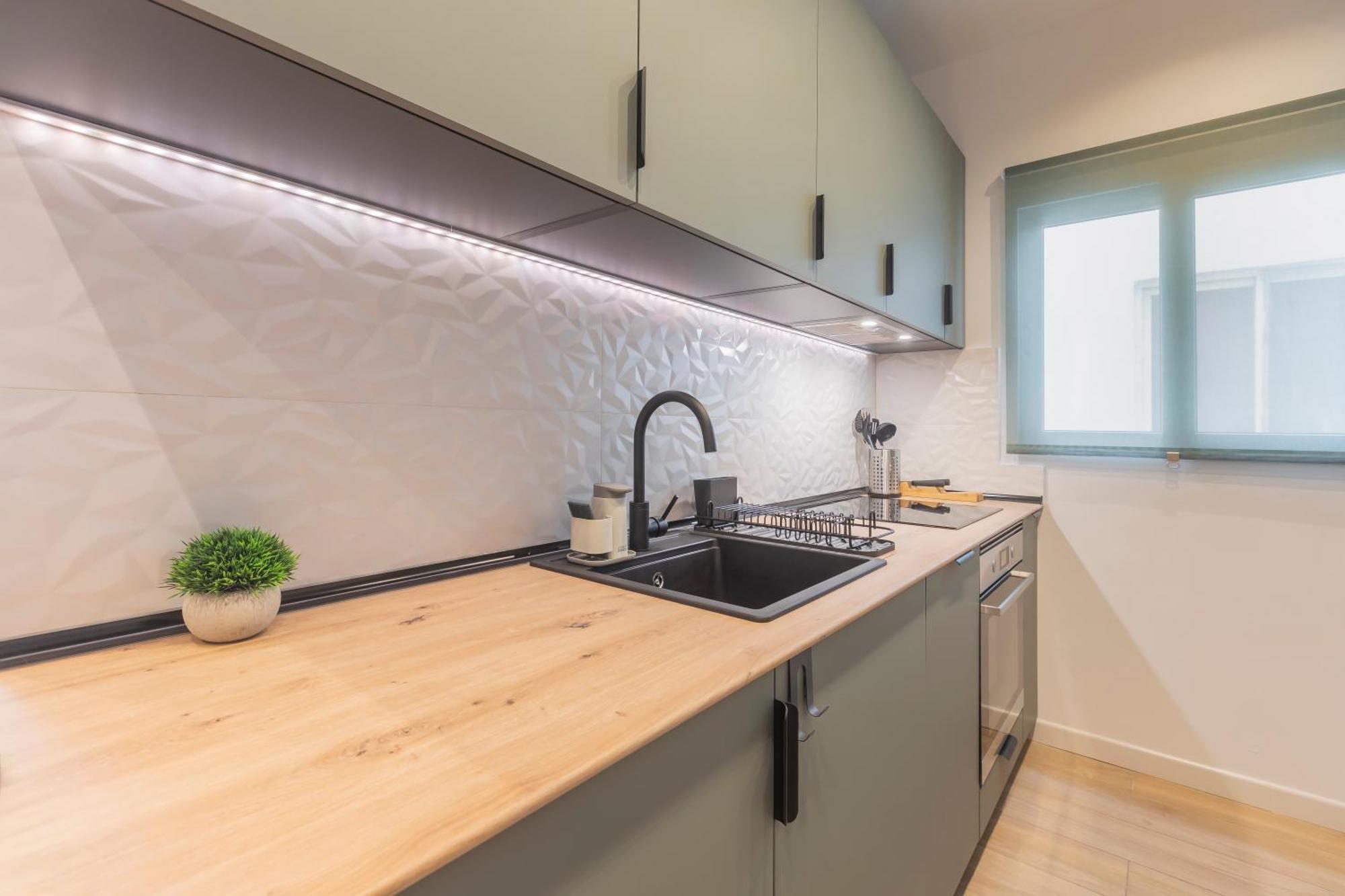 Fully Renovated Apartment In The Heart Of Fuengirola, 2 Min Walk To The Beach Eksteriør billede